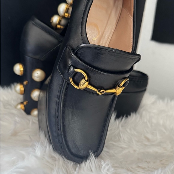 Gucci Black and Gold Leather Loafers with Horsebit Detail - Picture 1 of 9